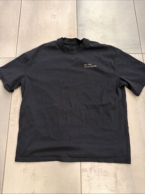 lululemon athletica women’s Black Crew T-Shirt with Small Chest Logo